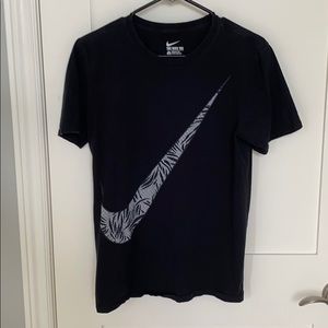 NIKE LOGO T-SHIRT